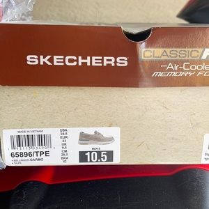 Skechers men’s memory foam shoe NWT